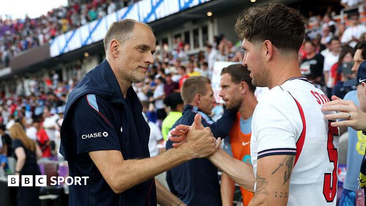 John Stones brinca com ombro fino após pegadinha com o técnico da Inglaterra, Thomas Tuchel