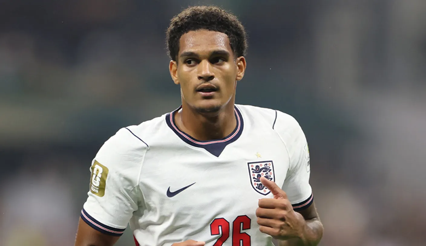 O defensor da Inglaterra, Jarell Quansah, foi suspenso por 2 jogos por cartão vermelho na Copa do Mundo