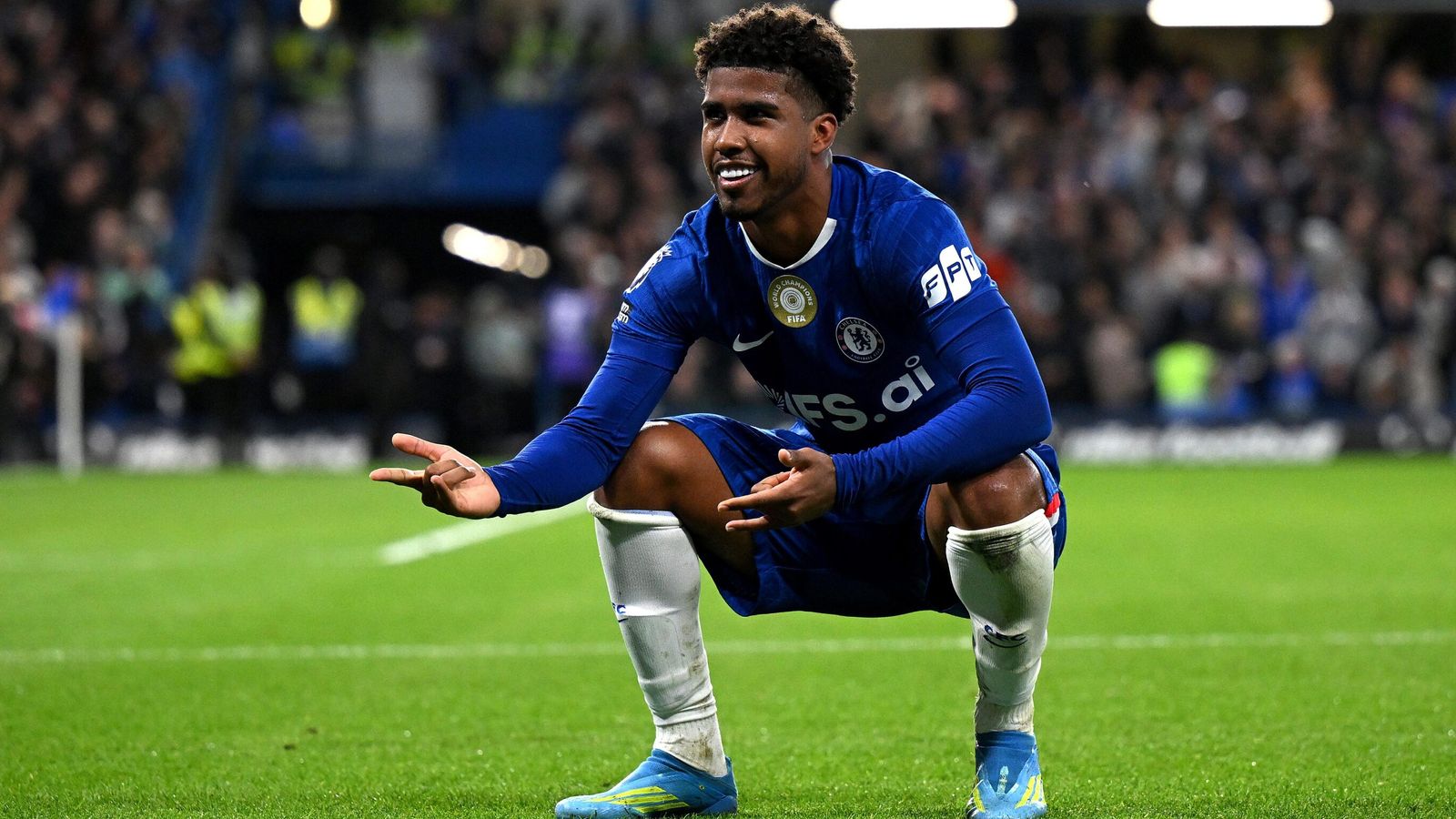Andrey Santos: Manchester United fecha acordo de £ 50 milhões para Chelsea e meio-campista brasileiro | Notícias de futebol