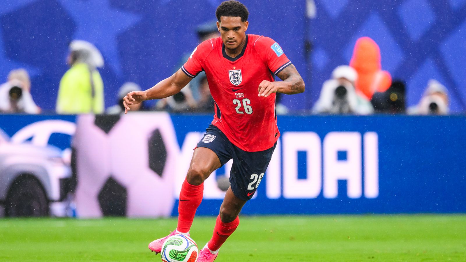 O zagueiro inglês Jarell Quansah foi suspenso por dois jogos da Copa do Mundo após cartão vermelho na vitória das oitavas de final sobre o México | Notícias de futebol